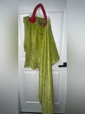 The Grinch Plush Throw Blanket Green